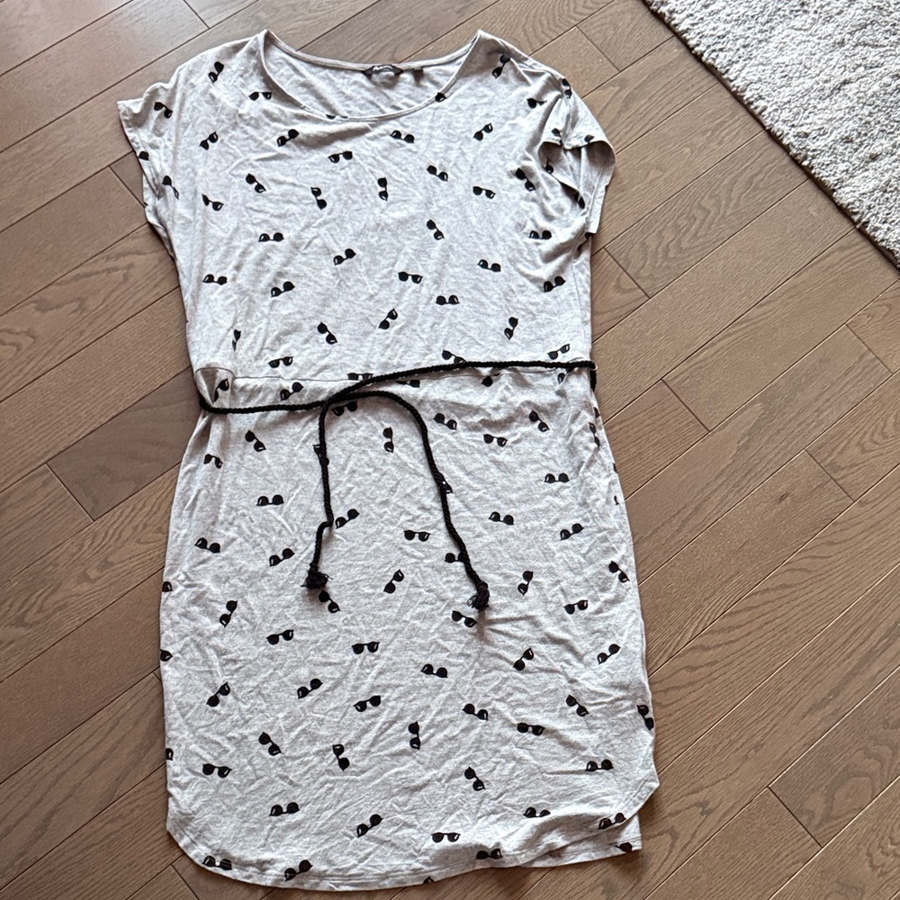 Casual gray Sunglasses-Print Belted T-Shirt Dress